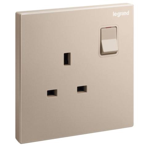GALION - 1 GANG BRITISH STANDARD SWITCHED SINGLE POLE SOCKET OUTLET - 13A - ROSE GOLD