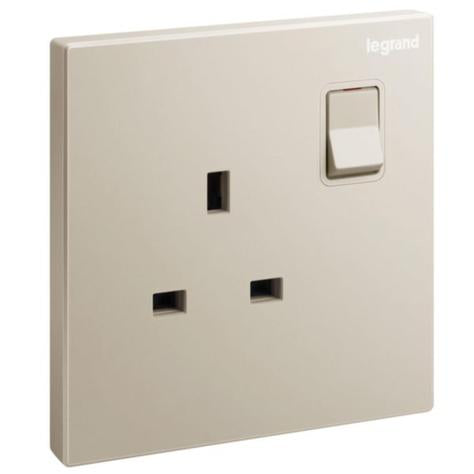 GALION - 1 GANG BRITISH STANDARD SWITCHED SINGLE POLE SOCKET OUTLET - 13A - CHAMPAGNE