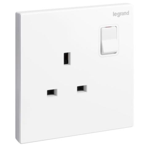 GALION - 1 GANG BRITISH STANDARD SWITCHED SINGLE POLE SOCKET OUTLET - 13A - WHITE