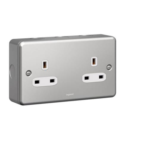 SYNERGY - SOCKET OUTLET - 2 GANG UNSWITCHED - 13 A 250 V~ - METALCLAD
