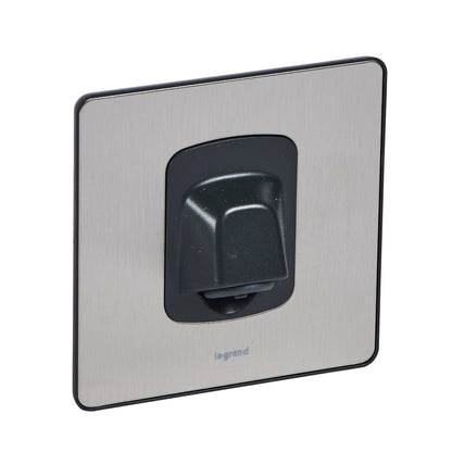 SYNERGY SLEEK - CABLE OUTLET 20A