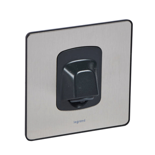 SYNERGY SLEEK - CABLE OUTLET 20A