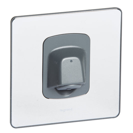 SYNERGY SLEEK - CABLE OUTLET 20A