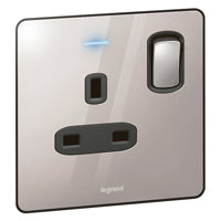 SYNERGY SLEEK - 1 GANG SWITCHED DOUBLE POLE BS SOCKET OUTLET 13A + BLUE LED POWER INDICATOR